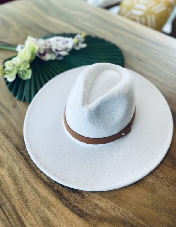 Wide brim panama hat in vegan felt - The Lotus Wave
