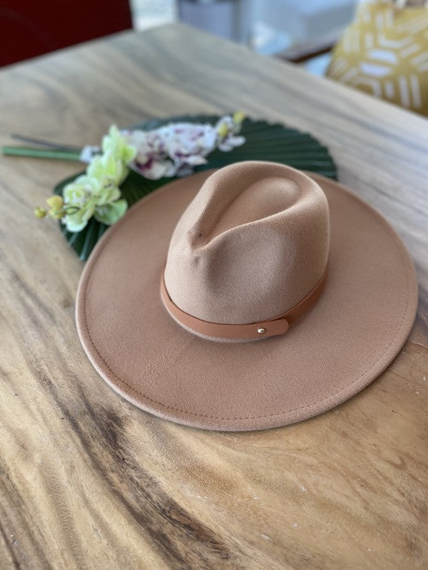 Wide brim panama hat in vegan felt - The Lotus Wave