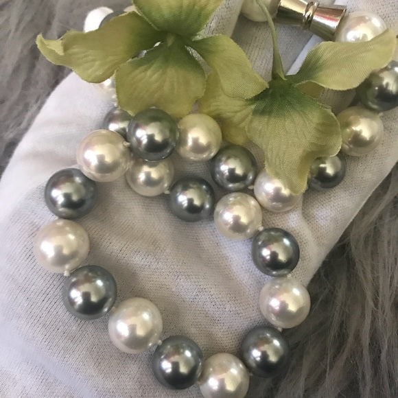 Mother of pearl round cream and grey necklace - The Lotus Wave