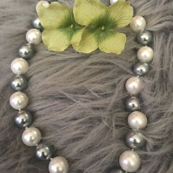 Mother of pearl round cream and grey necklace - The Lotus Wave