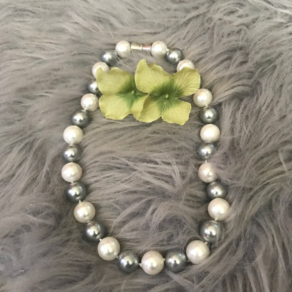 Mother of pearl round cream and grey necklace - The Lotus Wave