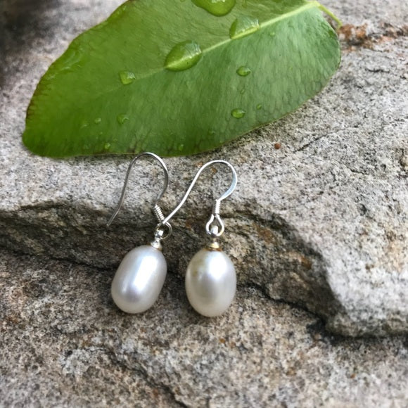 Tear drop pearl earrings - The Lotus Wave