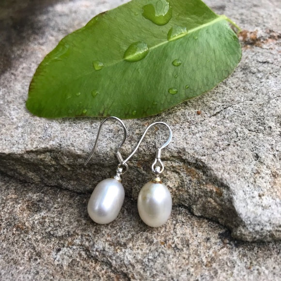 Cream color fresh water authentic pearl earrings - The Lotus Wave 