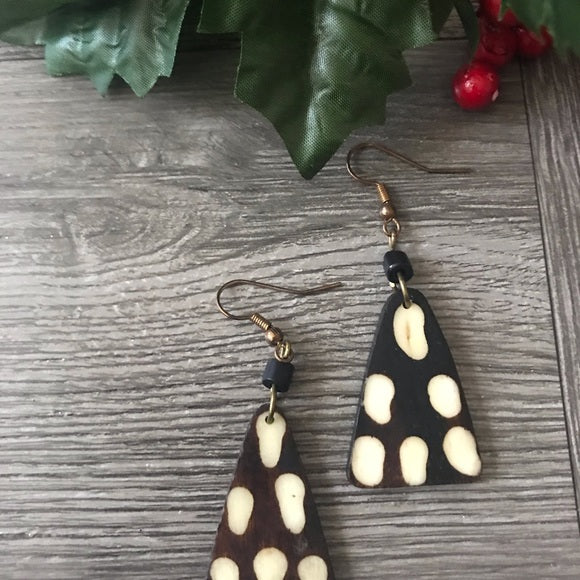 Ethnic African triangle cow bone earrings - The Lotus Wave