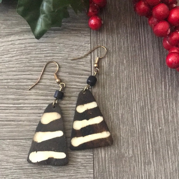 Ethnic African triangle cow bone earrings - The Lotus Wave