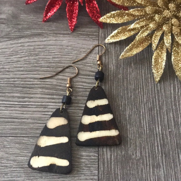 Ethnic African triangle cow bone earrings - The Lotus Wave