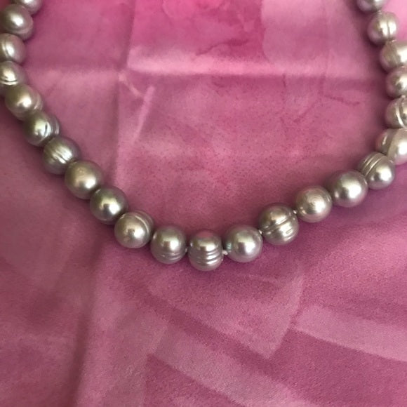 Silver iridescent pearl necklace - The Lotus Wave