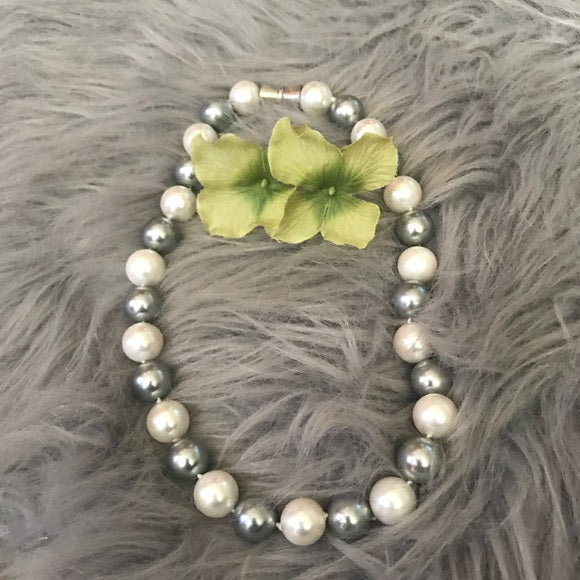 Mother of pearl round cream and grey necklace - The Lotus Wave 