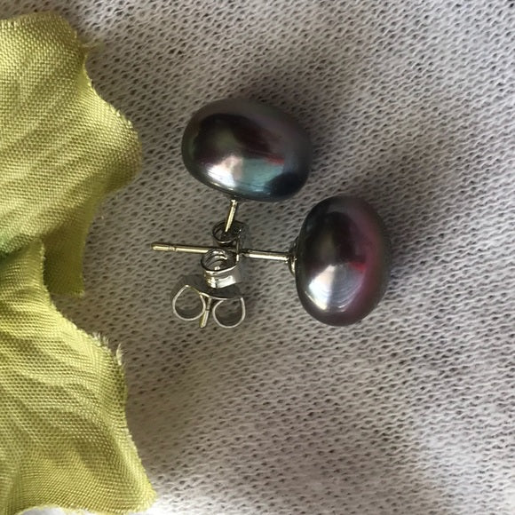 Tahitian black pearl stud earrings - The Lotus Wave 