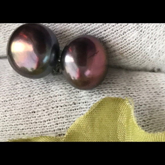 Tahitian black pearl stud earrings - The Lotus Wave 