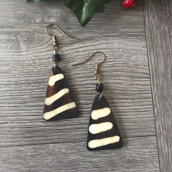 Ethnic African triangle cow bone earrings - The Lotus Wave 