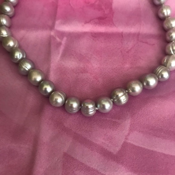 Silver iridescent pearl necklace - The Lotus Wave 